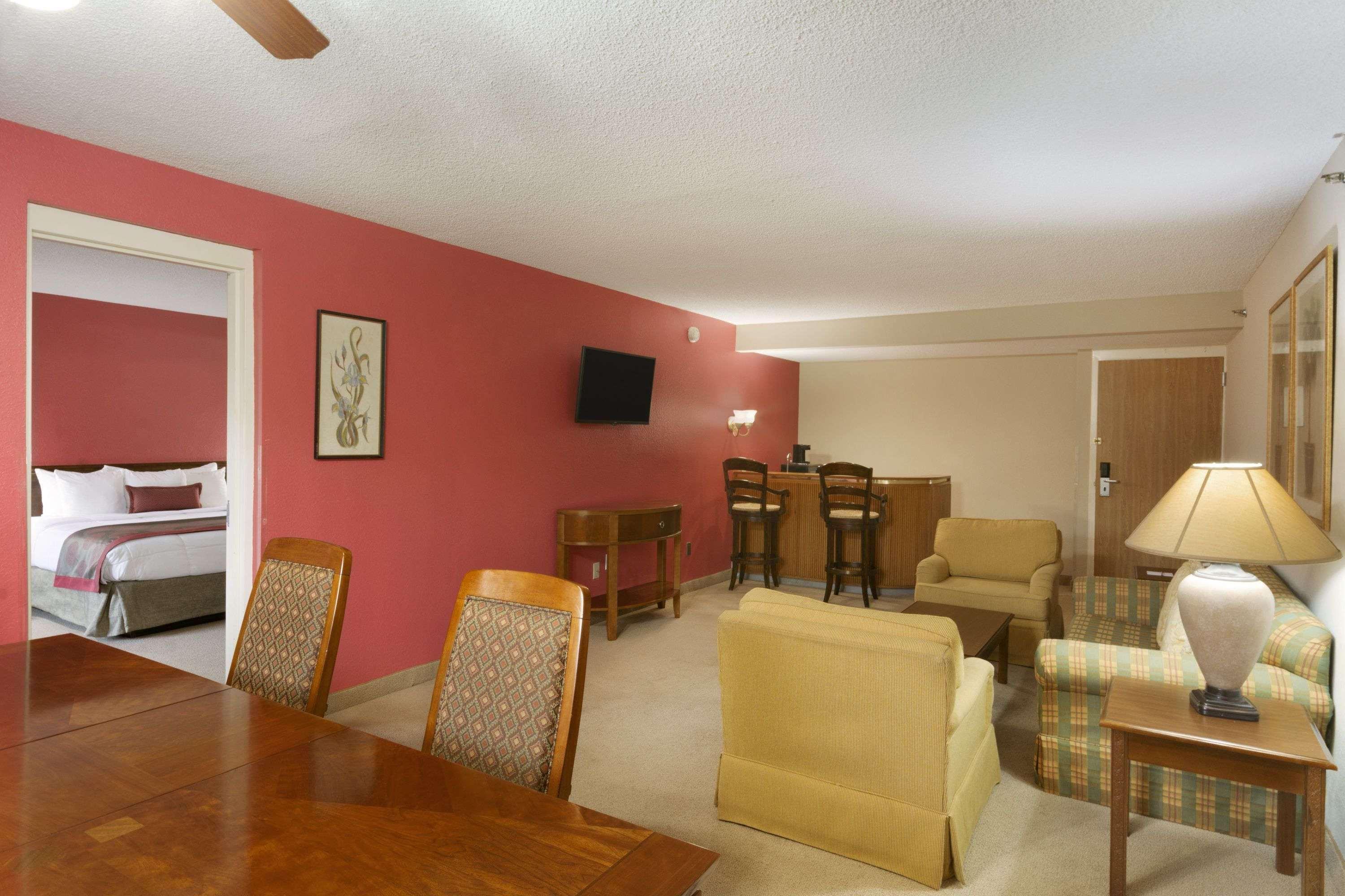 Ramada By Wyndham Raleigh Hotel Buitenkant foto