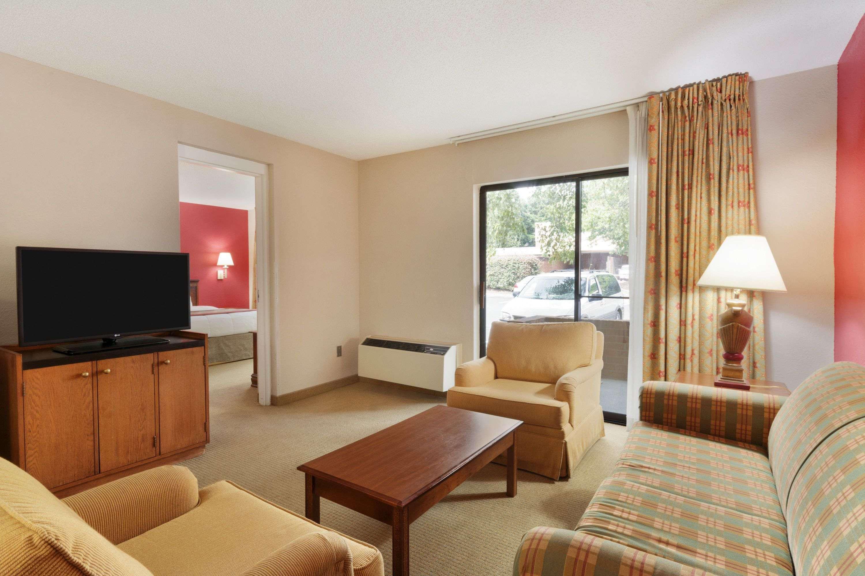 Ramada By Wyndham Raleigh Hotel Buitenkant foto