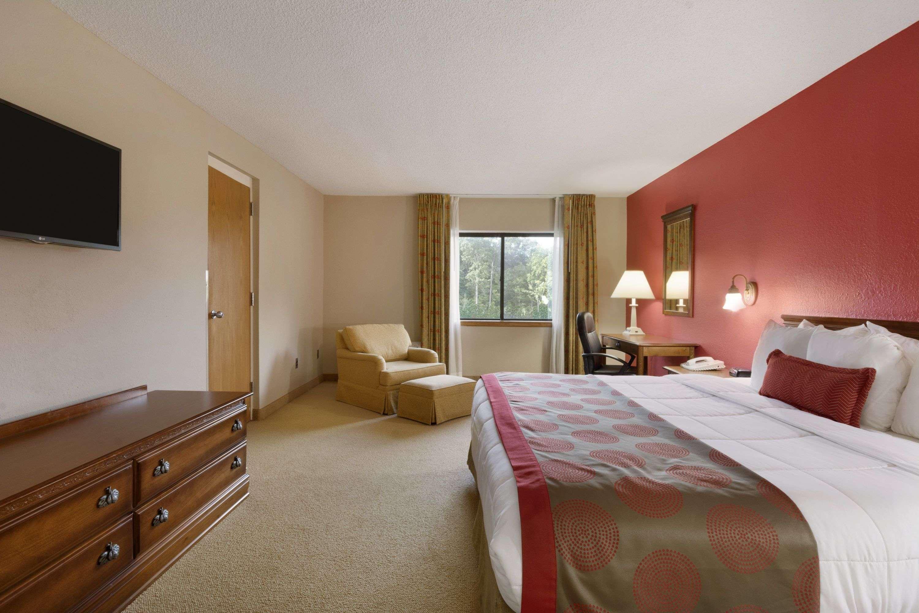 Ramada By Wyndham Raleigh Hotel Buitenkant foto