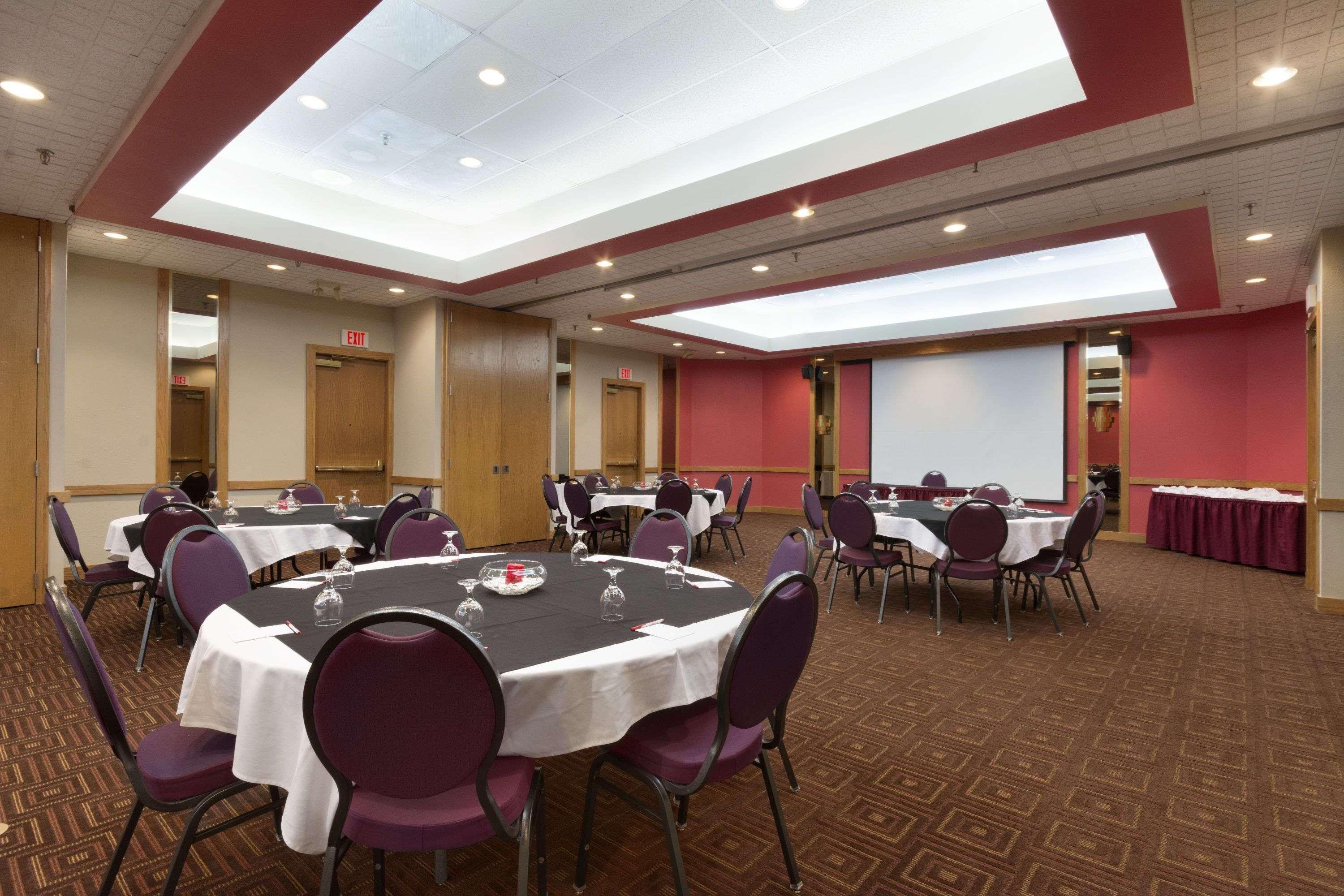 Ramada By Wyndham Raleigh Hotel Buitenkant foto