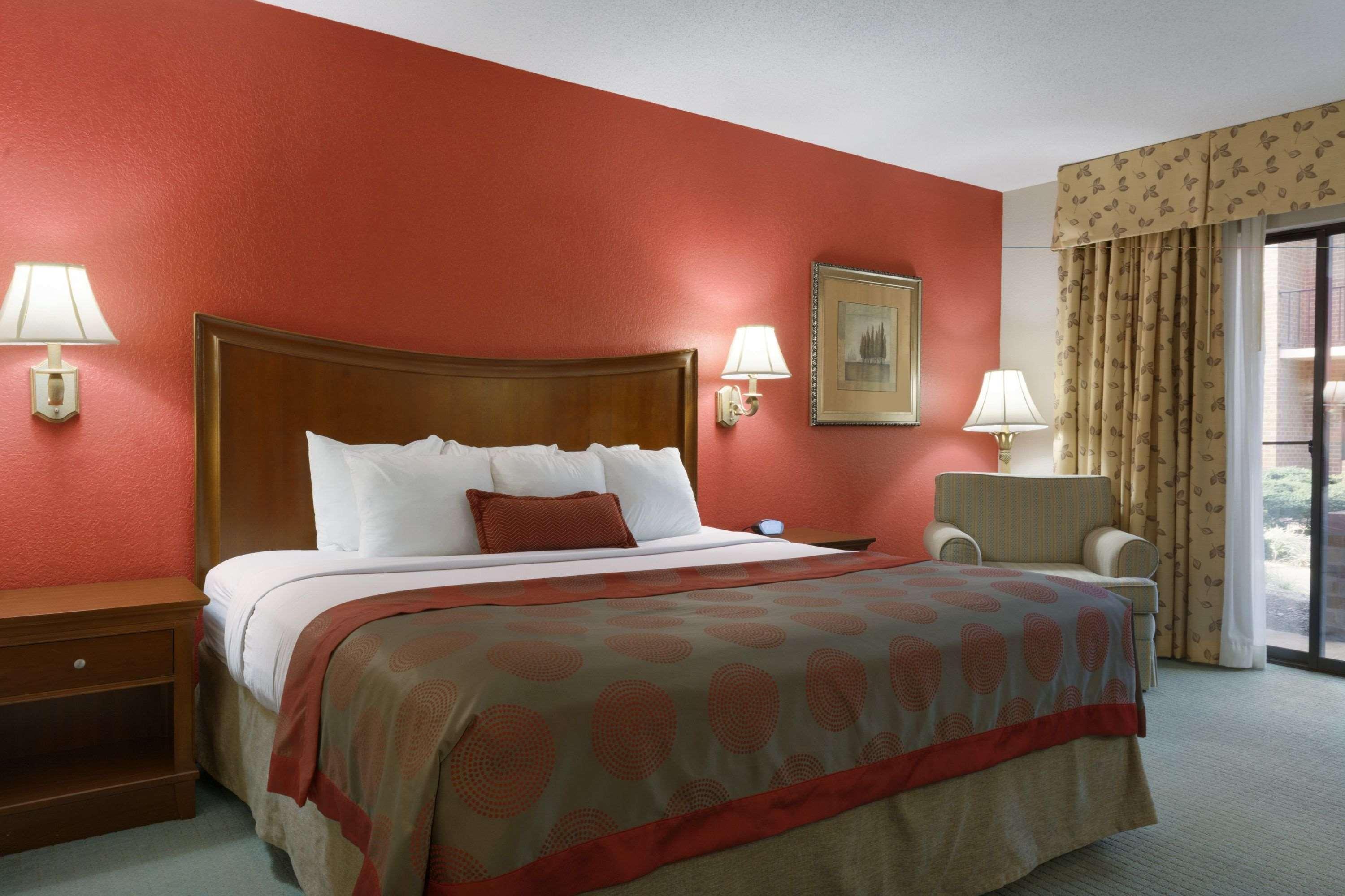 Ramada By Wyndham Raleigh Hotel Buitenkant foto