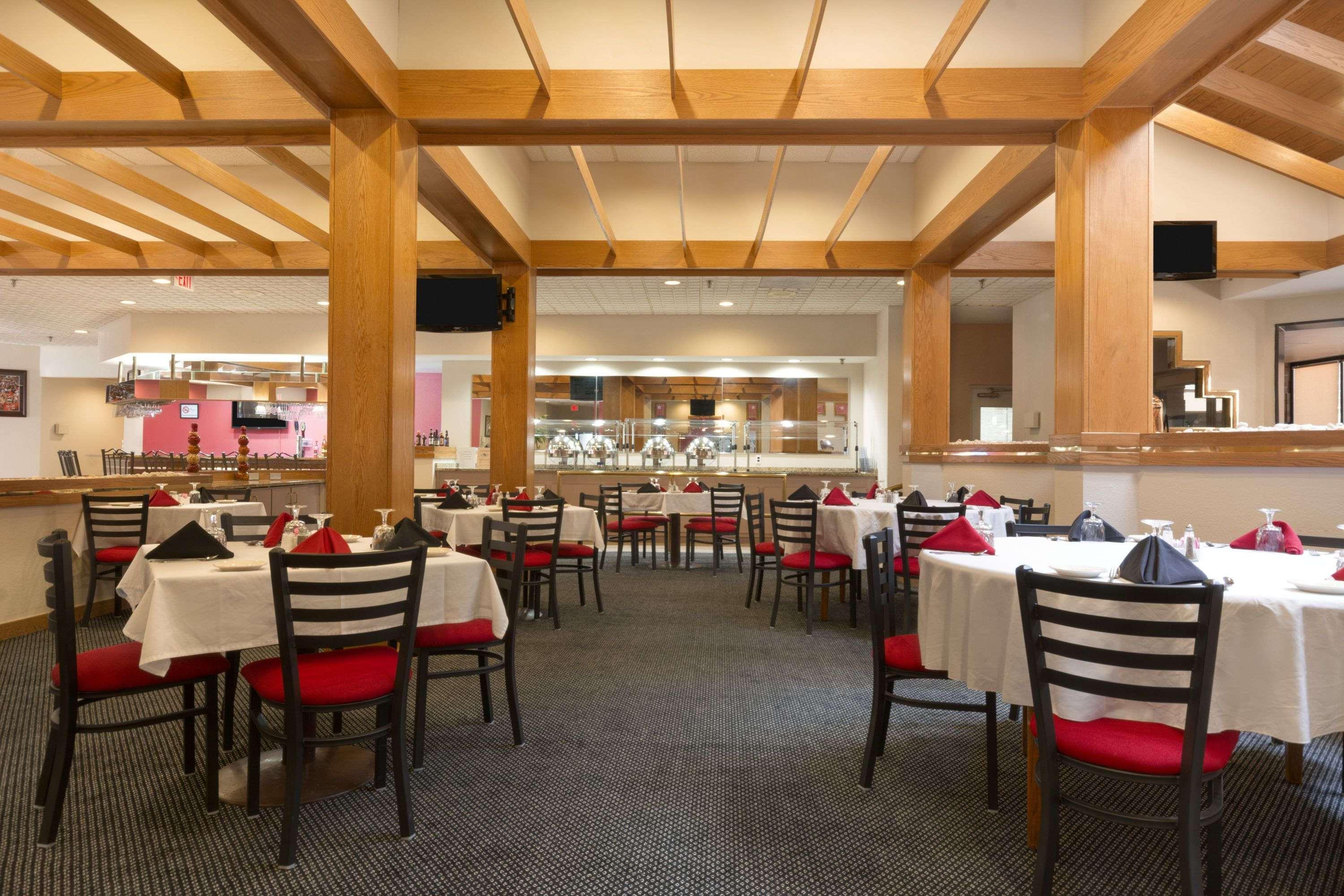 Ramada By Wyndham Raleigh Hotel Buitenkant foto