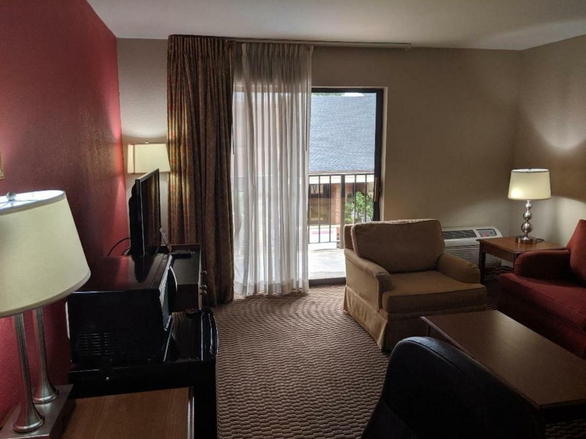 Ramada By Wyndham Raleigh Hotel Buitenkant foto