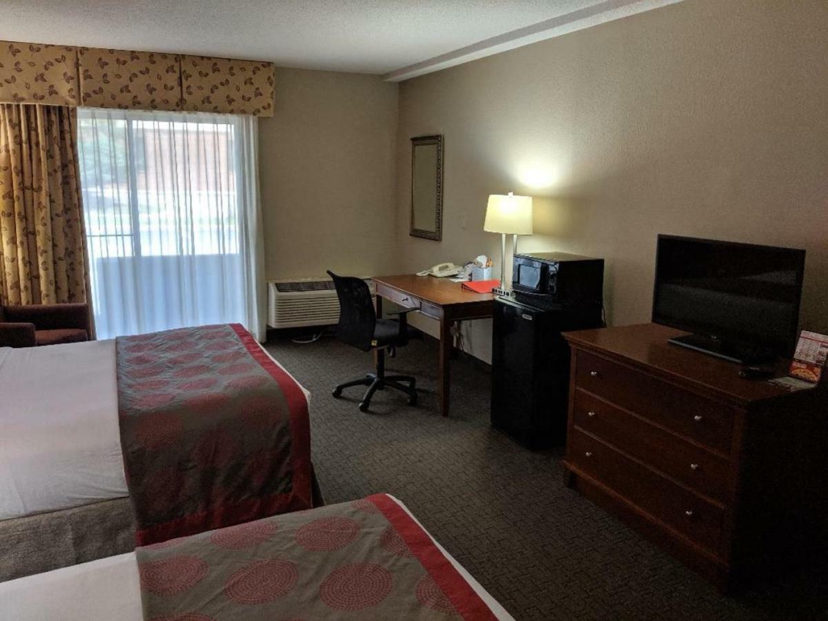 Ramada By Wyndham Raleigh Hotel Buitenkant foto