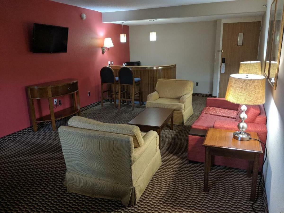 Ramada By Wyndham Raleigh Hotel Buitenkant foto
