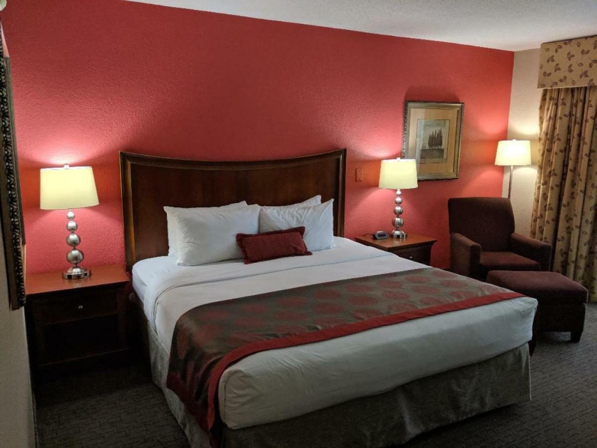 Ramada By Wyndham Raleigh Hotel Buitenkant foto