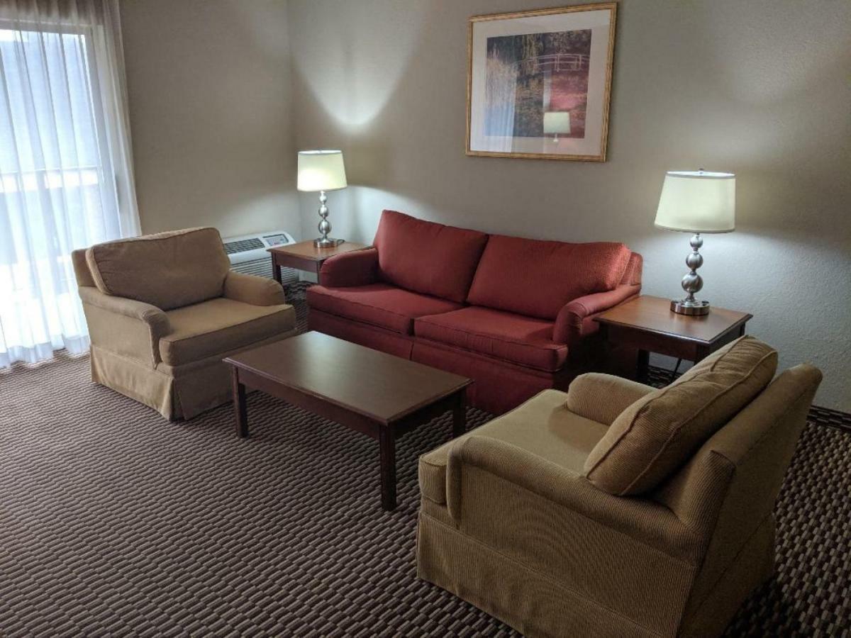 Ramada By Wyndham Raleigh Hotel Buitenkant foto