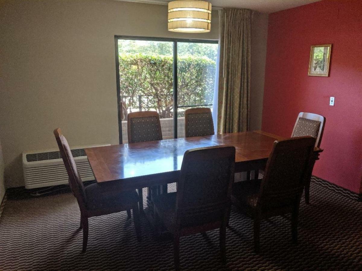 Ramada By Wyndham Raleigh Hotel Buitenkant foto